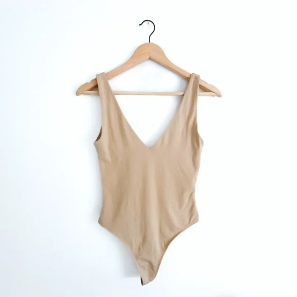 Aritzia Babaton Contour V-neck Bodysuit Toasty - Size Small - Picture 6 of 8